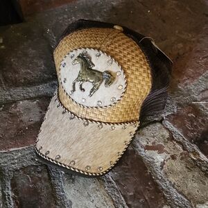 Brown Horse Embellished Women's Western Cap